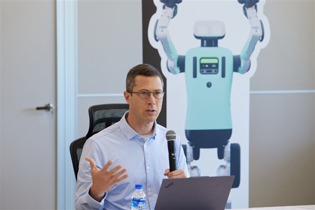 In the humanoid robot competition, the US and China stand out as the two leading forces. Jonathan Hurst, co-founder of US-based humanoid robotics startup Agility Robotics, recently shared his views on the rapid advancements of Chinese humanoid robots.