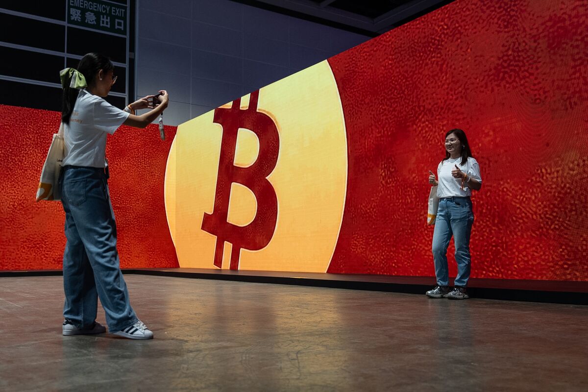 Bloomberg:
CoinGecko: crypto's combined market cap rises 6% to hit $4T, recovering from a brutal weekend selloff as President Trump tries to calm US-China trade war fears  —  Most major cryptocurrencies rebounded from steep losses suffered over a brutal weeke…