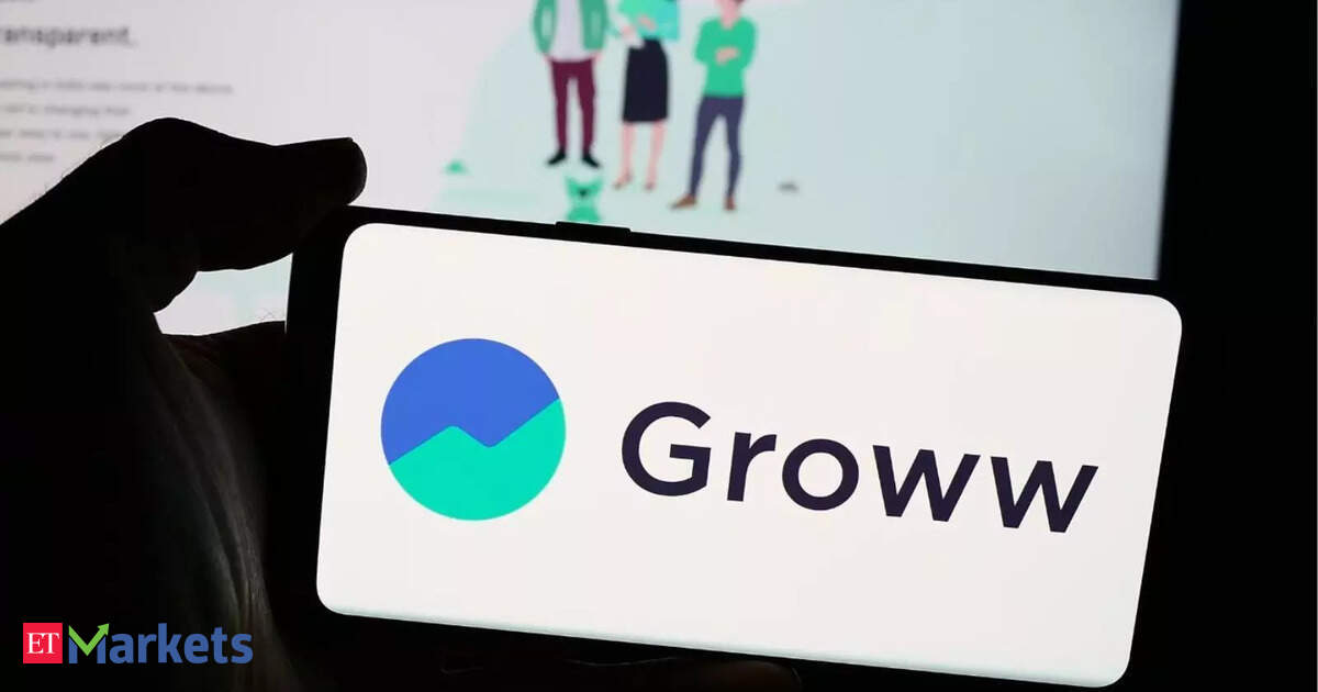 Groww plans to launch its ₹7,000-crore Initial Public Offering in early November. The fintech firm, backed by Microsoft CEO Satya Nadella, aims for an $8 billion valuation. The IPO will include a fresh issue and an offer for sale by existing investors. This c…