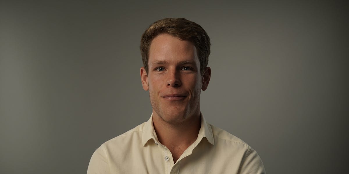 Alex Konrad / Upstarts Media:
Handshake CEO Garrett Lord says the startup hit $100M in ARR in eight months after a “refounding” to focus on AI, and forecasts $300M in ARR by end of 2025  —  Garrett Lord's refocus of his 11-year-old startup around its fast-gro…