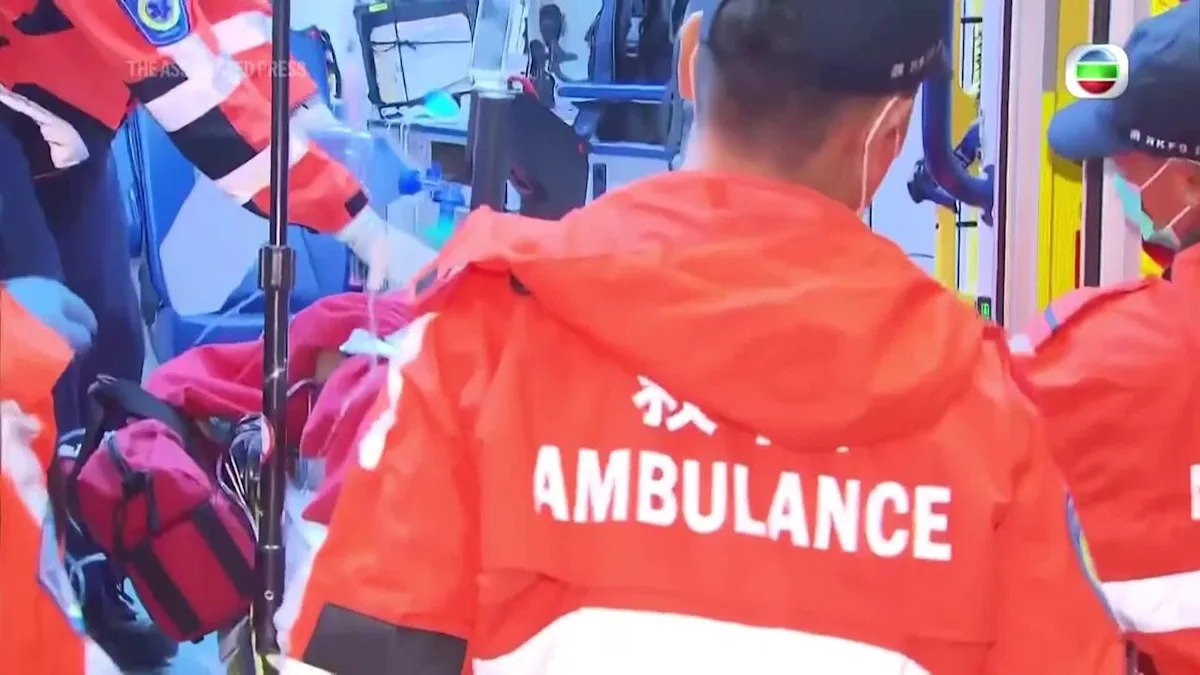 A cargo aircraft skidded off a Hong Kong runway into the sea when landing early Monday, killing two people. The flight, arriving from Dubai, United Arab...