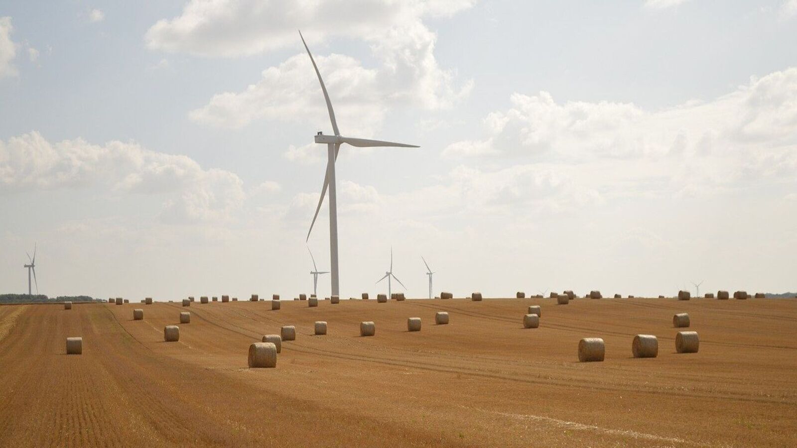 The sale, code-named Project Indigo, marks Global Infrastructure Partners’ full exit from its decade-long India bet as global investors crowd into the country’s booming renewable energy market.