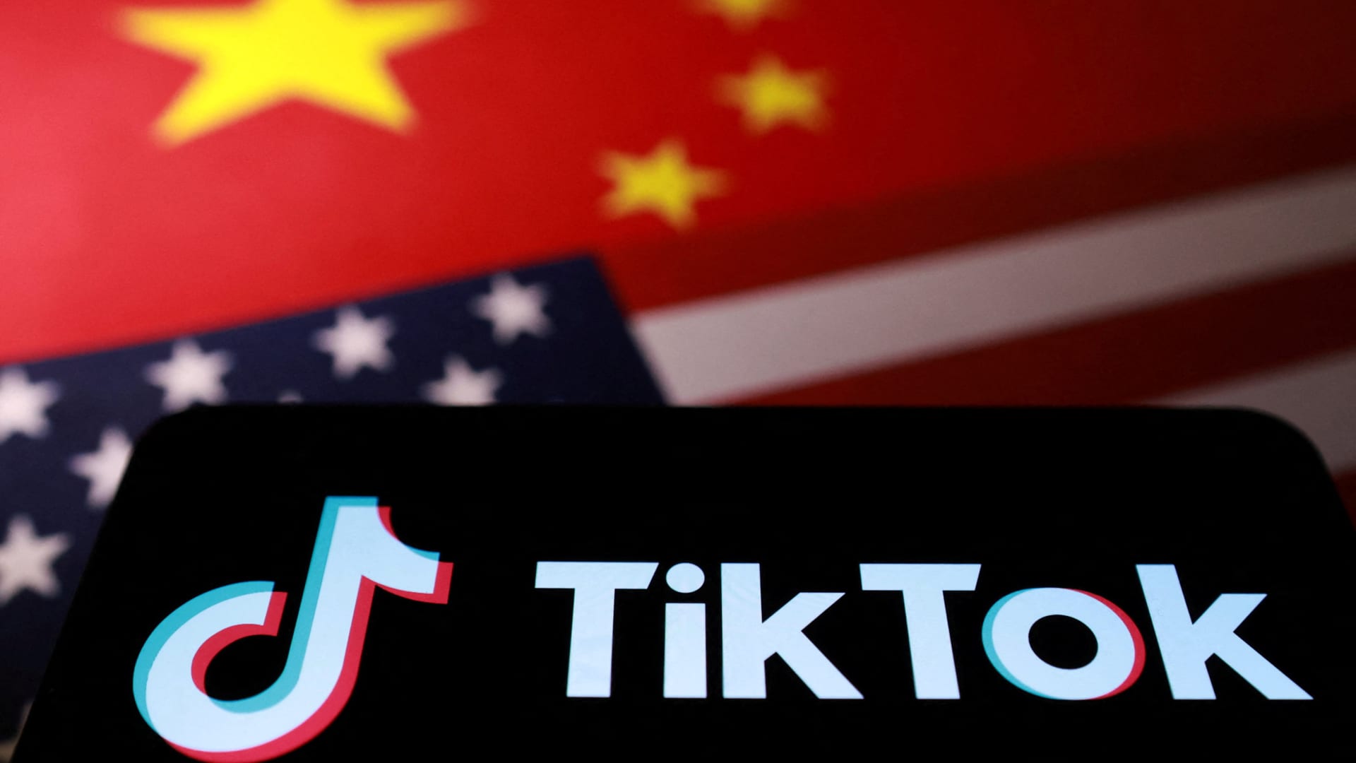 Ari Levy / CNBC:
Sources: Oracle, Silver Lake, and Abu Dhabi's MGX will be the main TikTok USA investors, with a ~45% stake; ByteDance will own 19.9% and ByteDance investors 35%  —  Oracle, Silver Lake & Abu Dhabi's MGX will be main investors in TikTok's U.S.…