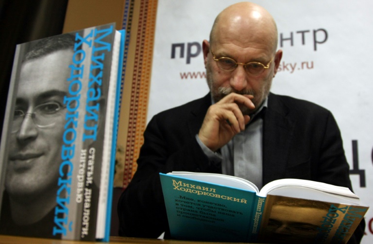 Russian author Boris Akunin, who was recently sentenced to a lengthy prison term in absentia after supporting Ukraine, warned other countries on Monday to be...