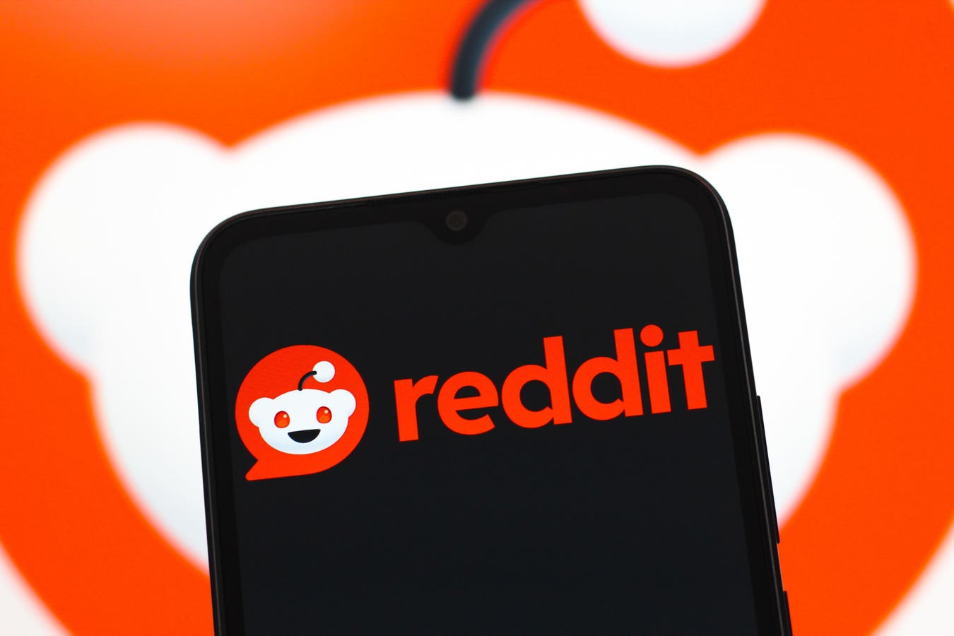 Reddit stock has decreased by 26% over the last month. Our algorithmic multi-factor analysis indicates that it may be the right moment to acquire additional shares.
