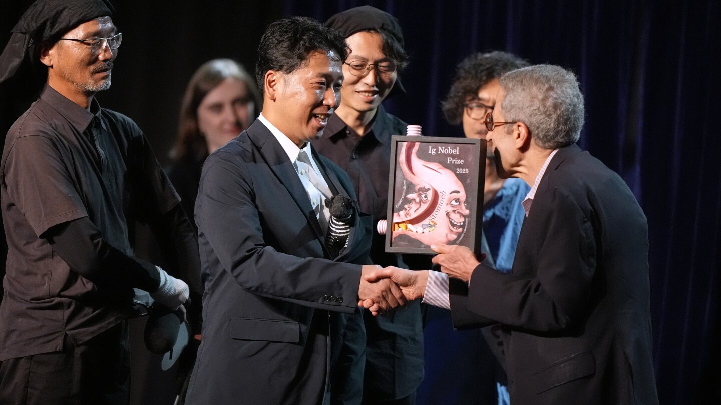 A researcher who studied fingernail growth and a group that explored whether painting zebralike stripes on cows reduced fly bites are among the winners of this year's Ig Nobels. Held less than a month before the actual Nobel Prizes are announced, Thursday’s 3…