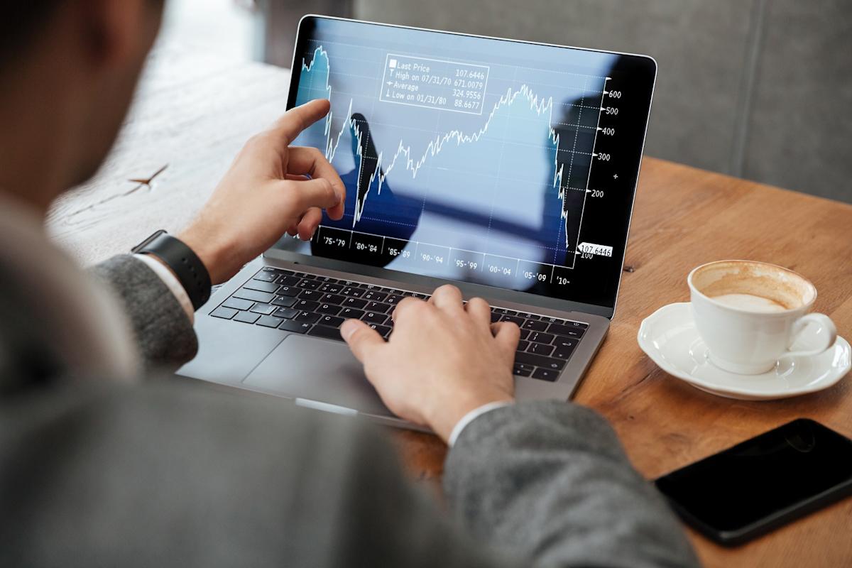 We recently published 11 Stocks Failing to Keep up With The Market. Klaviyo, Inc. (NYSE:KVYO) is one of the top performers on Tuesday. Klaviyo extended its...