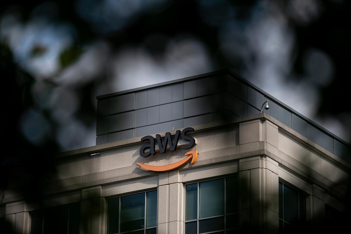 A failure at an Amazon Web Services data center in Virginia caused widespread outages, hitting services at several banks and fintechs.