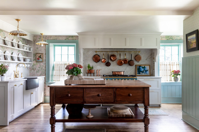 On a corner of Spring City, Utah’s main street, a stately stone home built in 1883 for an early settler stands as a testament to the area’s history. Florida designer Cindy McCarley recently teamed up with the current owner — a repeat client who first discover…