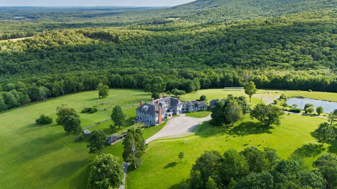 Mitzi Perdue is selling Knollwood, a 104-acre New Hampshire estate that's hosted President Taft, Mark Twain, and Sheraton co-founder Ernest Henderson.