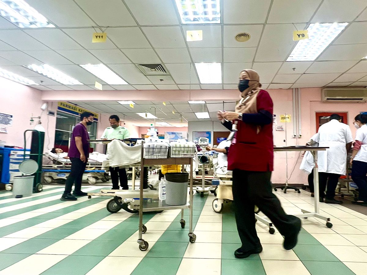 An MO casts doubt on the 40% hike of doctors' on-call allowance, saying there's no official circular yet. The MO also the 40% raise is only an RM3 increase from RM9.16 to RM12.83/hour. "Doctors don’t need 40% of peanuts. We need a system that retains us."