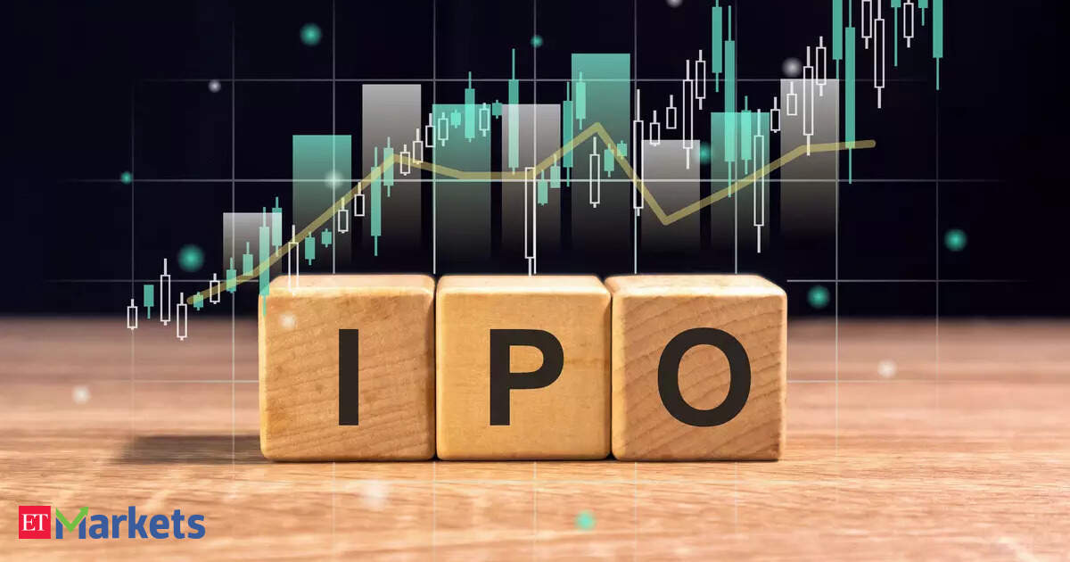 Fractal Analytics, India’s first AI unicorn, is planning a ₹4,900 crore ($555 million) IPO as early as next month. The offering includes fresh shares worth ₹1,280 crore and a ₹3,620 crore stake sale by existing investors, targeting a $3 billion valuation.