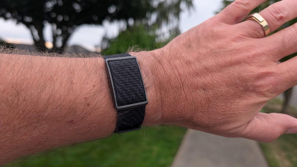 Major fitness brands are releasing screenless trackers designed to help you stay present during workouts instead of being glued to your watch. I tested the Polar Loop to see if it lives up to the hype.