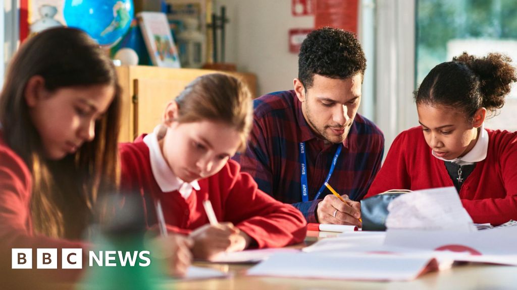 Incentives will be aimed at new teachers in priority subjects if Plaid wins next election, party says.