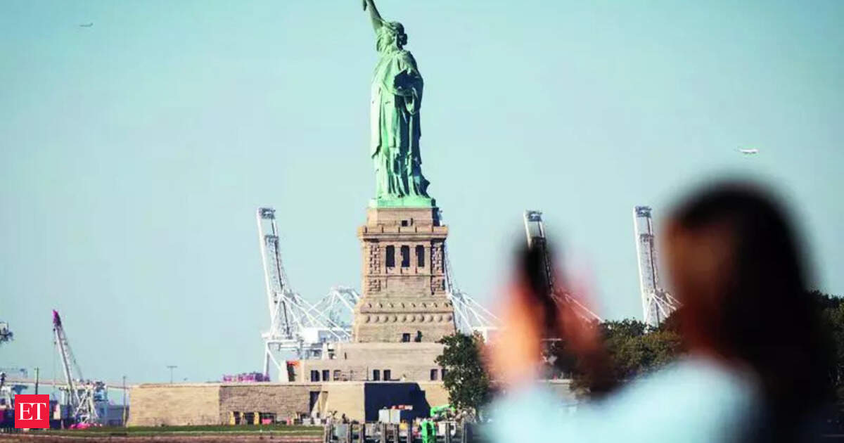 If the shutdown is short-lived, it won't be very disruptive. But if the release of economic data is delayed for several weeks or longer, it could pose challenges, particularly for the Federal Reserve. The Fed is grappling with where to set a key interest rate…