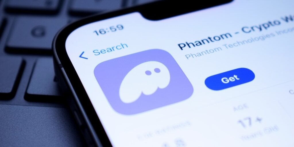 Crypto wallet provider Phantom introduced its own stablecoin and a new payments features set to rival more expansive financial platforms.