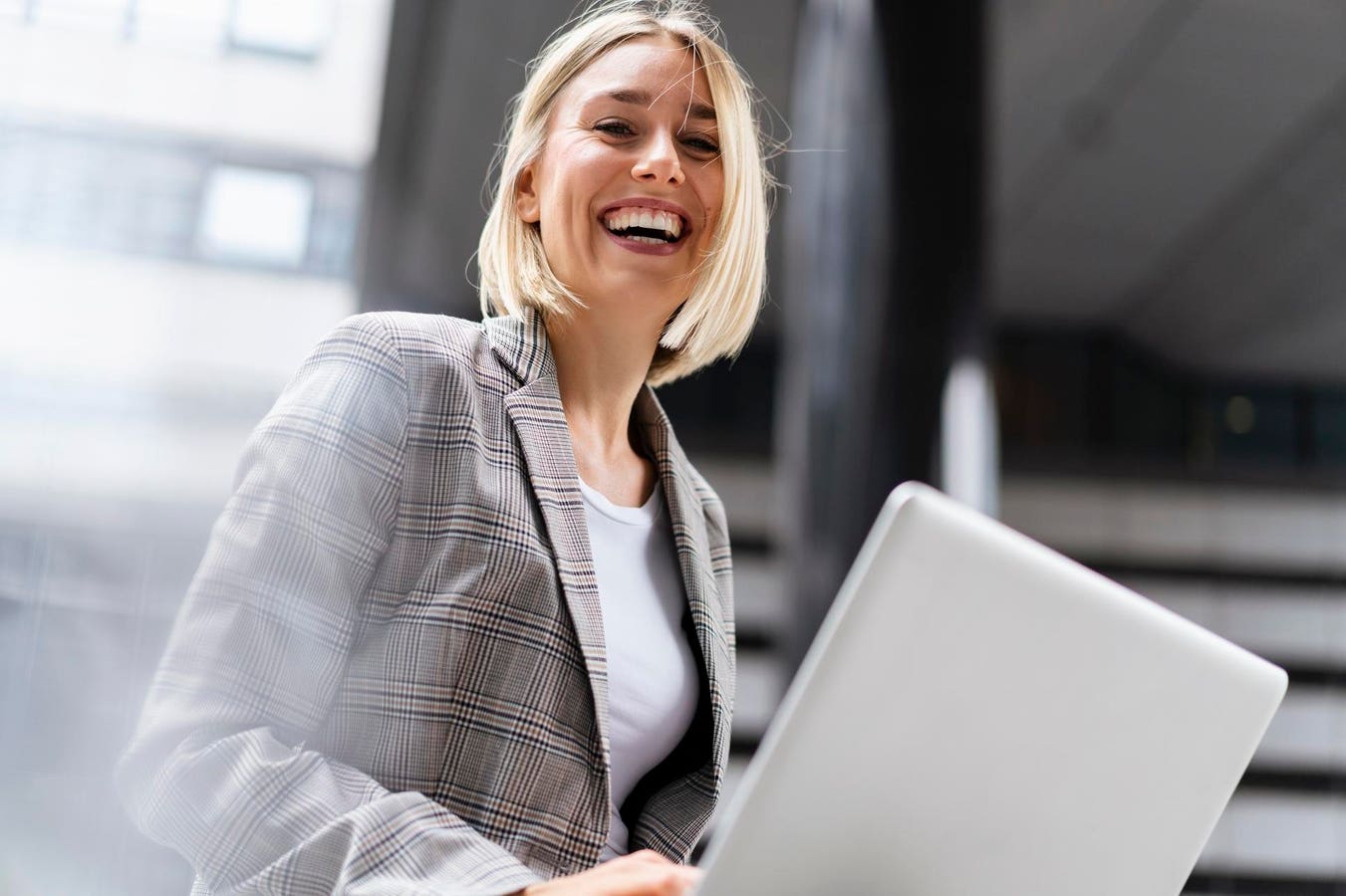 If you are AI-resistant, have an outgoing personality and enjoy interacting with people, these 11 highest-paying, six-figure jobs for extroverts might be a good fit.