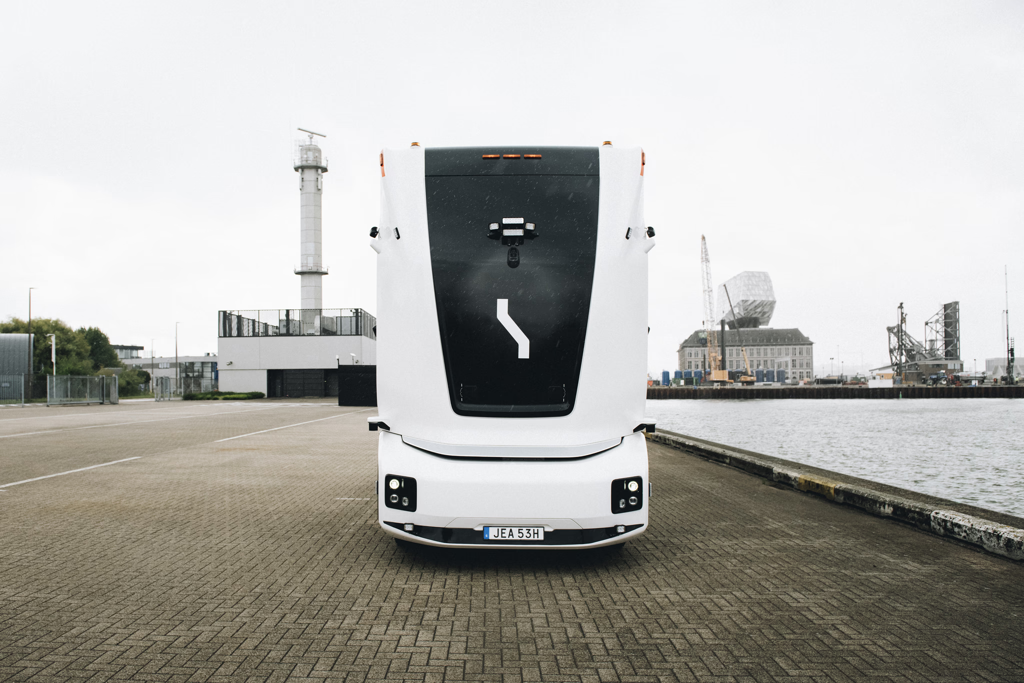 Sweden’s Einride AB, a pioneer in autonomous and electric freight transport, said Wednesday it raised $100 million to expand deployment of its smart trucks. Investors in the round included EQT Ventures and IonQ Inc., a leading quantum computing company, along…