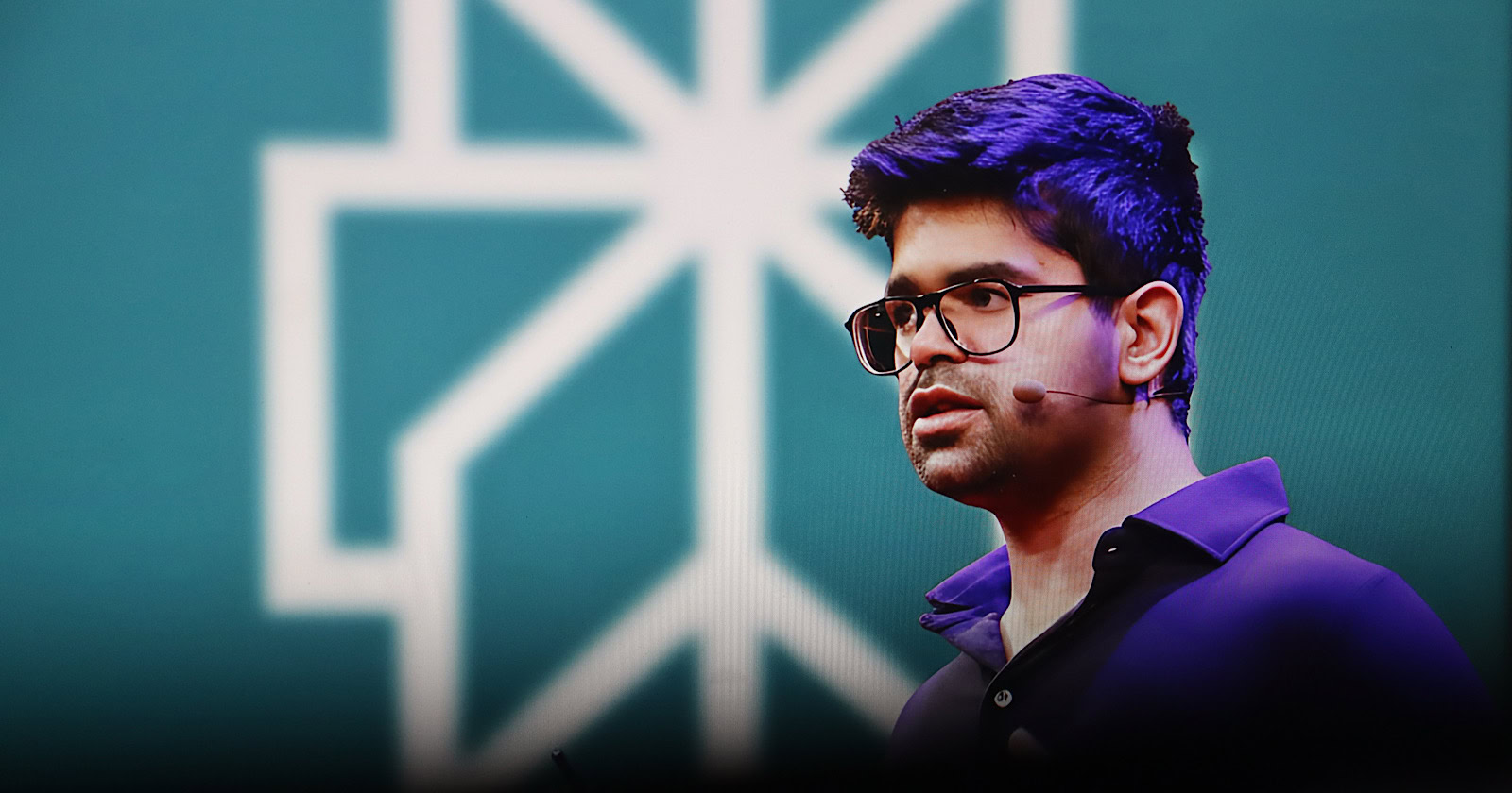 Perplexity will pay Snap $400 million to integrate its AI answer engine into Snapchat’s chat interface, with rollout starting next year. 
The post Perplexity Bets $400M On Snapchat To Scale AI Search Adoption appeared first on Search Engine Journal.