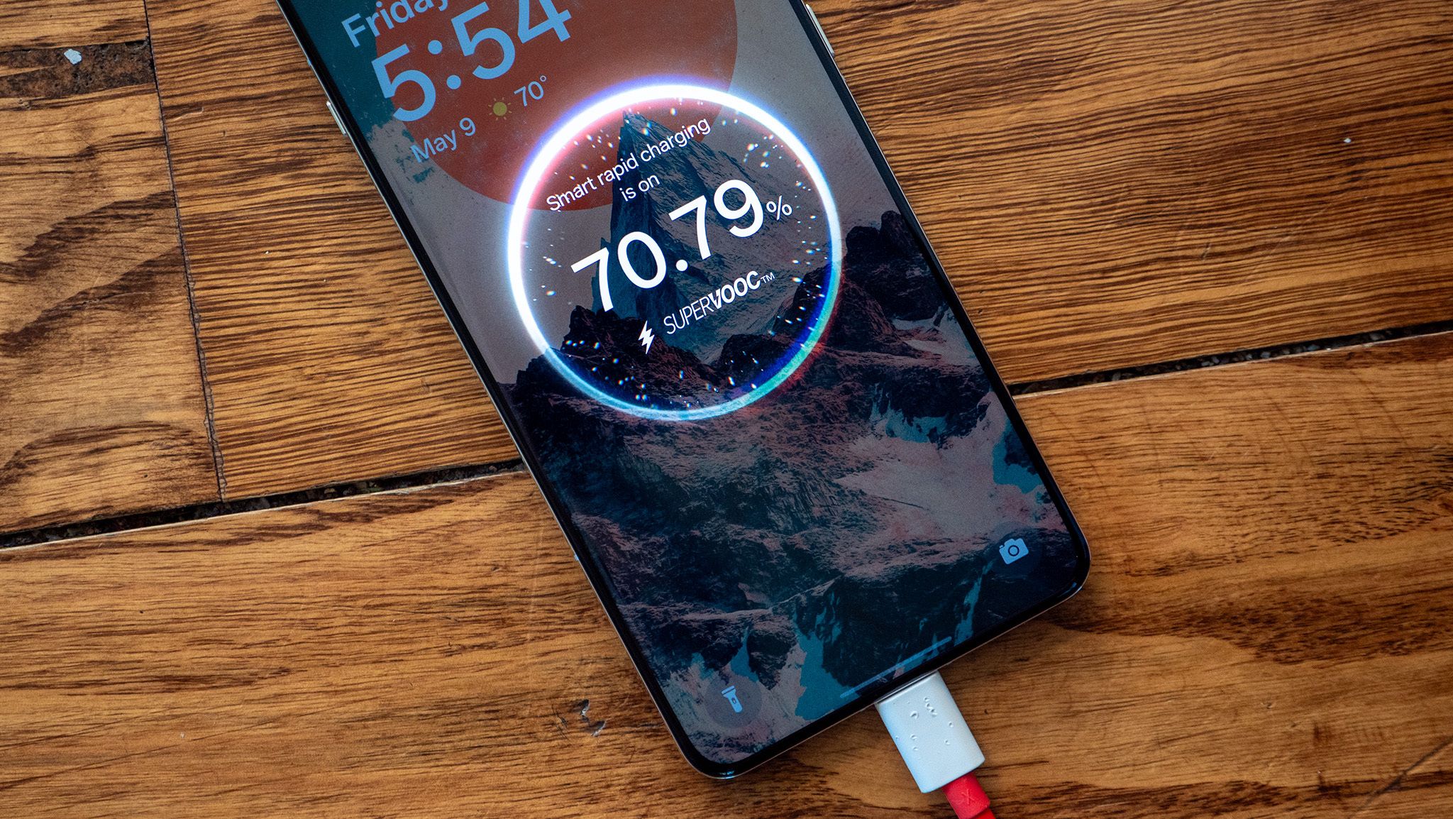 For years, people have argued over the negative effects fast charging could potentially have on battery longevity, but one YouTuber's test finally solves it.