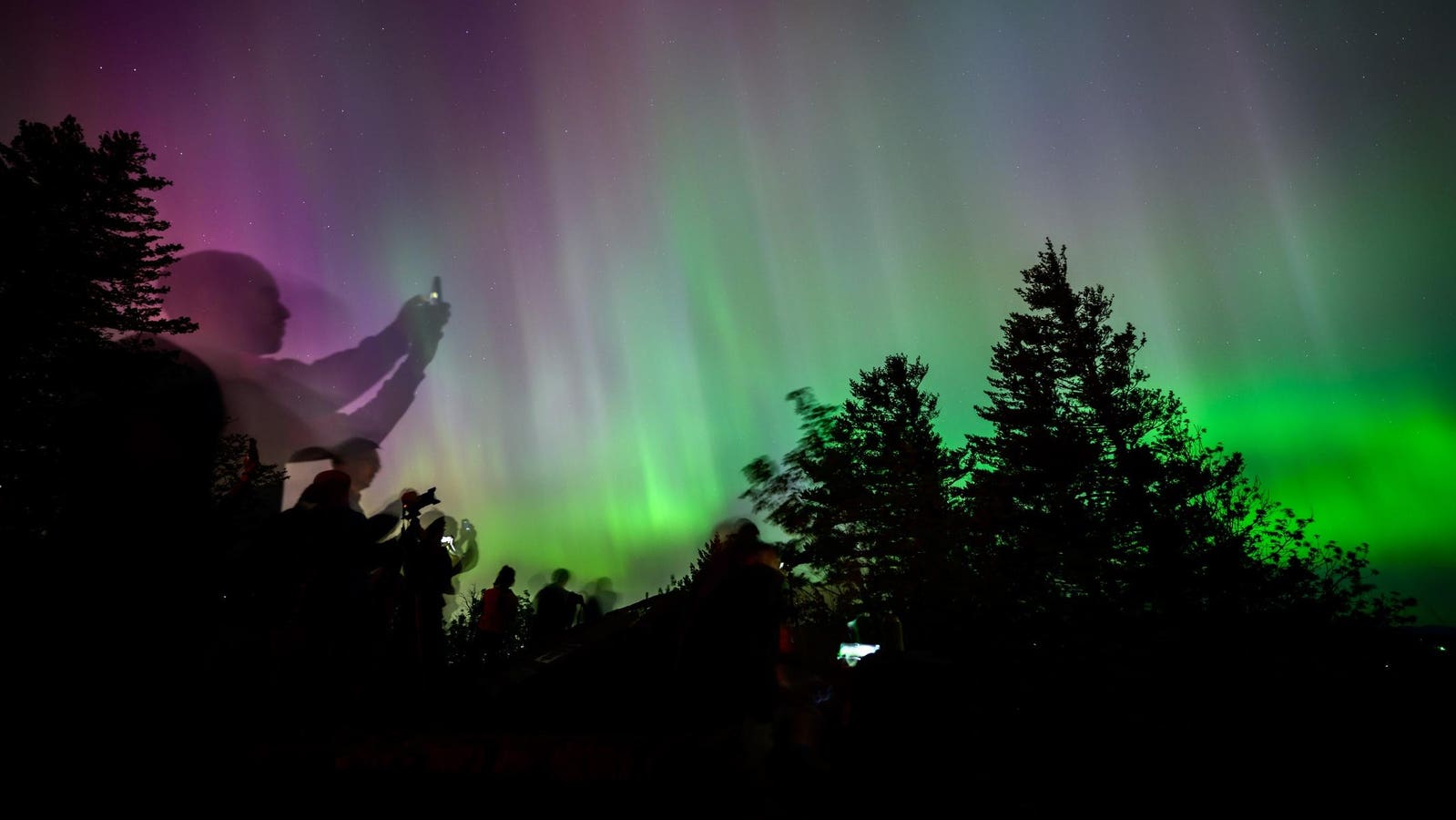 The northern lights could appear as far south as northern Iowa and South Dakota, according to NOAA’s view line.