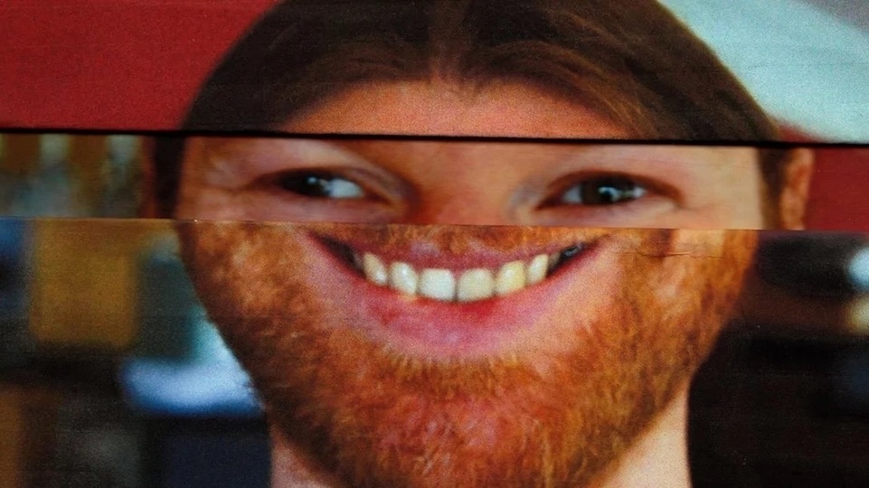 'Zahl am1 live track 1' and 'Zahl am1 live track 1c f760m1 unfinshd' are alternate versions of the same song
Aphex Twin has shared two new songs via his user18081971 SoundCloud account.
The two tracks are titled 'Zahl am1 live track 1' and 'Zahl am1 live trac…