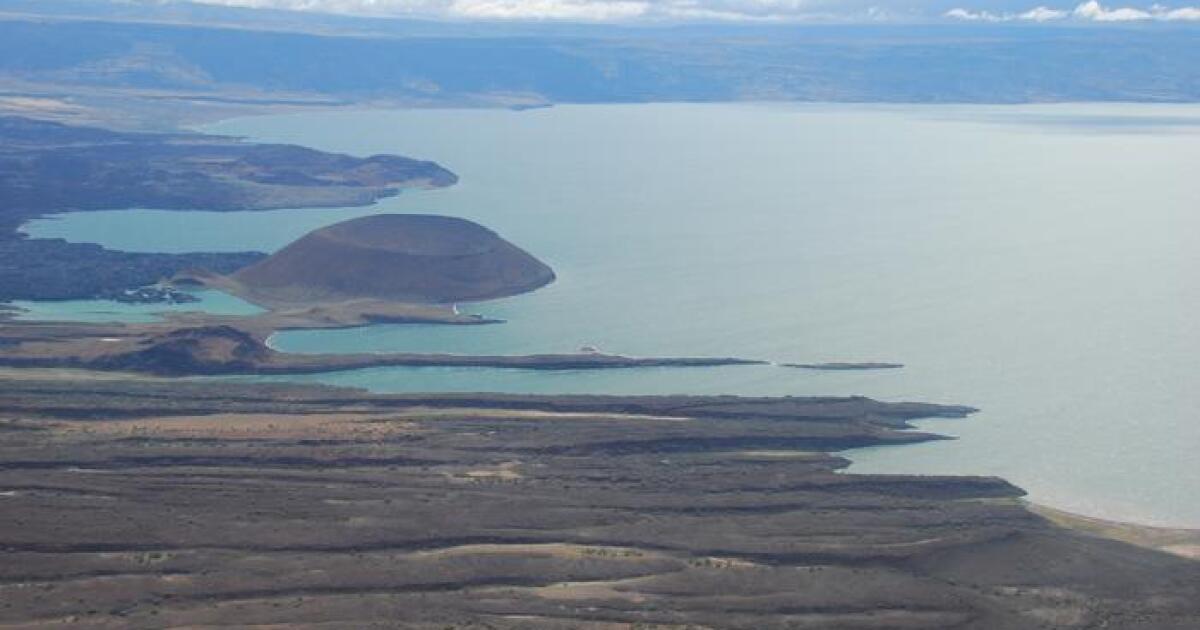 We tend to think earthquakes are predominantly driven by deep-Earth forces. But in Kenya’s Lake Turkana Rift, researchers recently found that as surface water levels dropped roughly 100 to 150 meters (328 to 492 ft), fault activity accelerated and increased m…