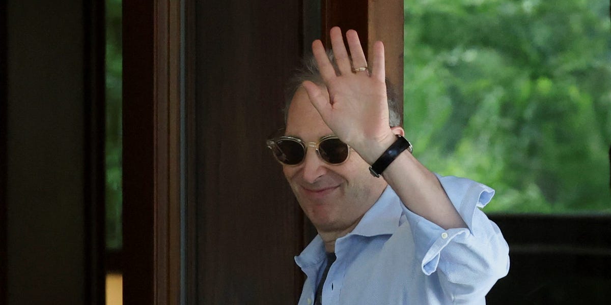 AWS growth topped 20% as Amazon's AI transformation impacts job roles and corporate operations, signaling a new era of profound economic change.