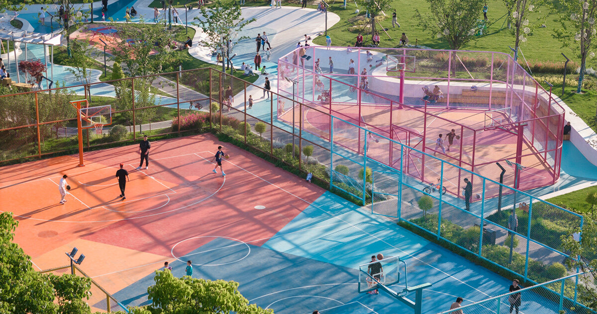 at the center of SoBA’s sports park is an interpretation of 'water sleeves,' the flowing garments worn as part of kunqu opera. 
The post rippling fabric inspired this vibrant sports park by chinese design studio SoBA appeared first on designboom | architectur…