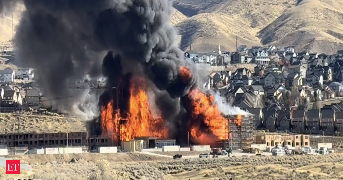 A massive fire engulfed multiple structures at an apartment complex under construction on Traverse Mountain in Lehi, Utah, on Sunday. Firefighters contained the blaze, which sent thick smoke high into the air, but no injuries were reported. The cause of the f…