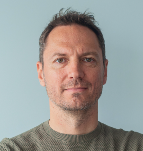 Most of what’s sold as “contextual” today still runs on the same keyword logic we used a decade ago. The industry didn’t reinvent contextual targeting; it simply replaced one keyword with a cluster. Keywords were once the best we had. Now, keyword-based targe…