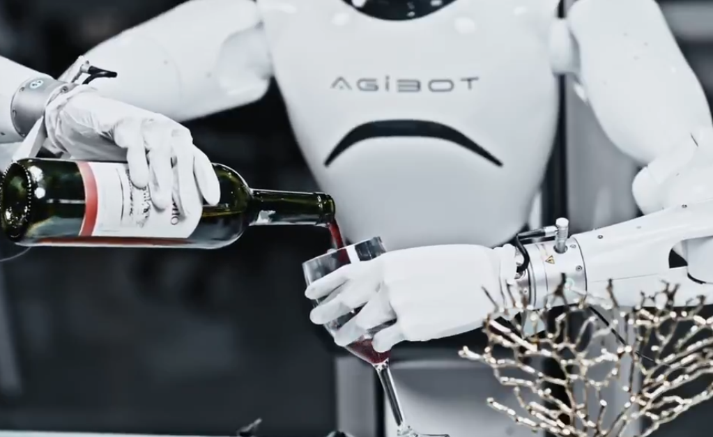 Robotics software startup Physical Intelligence has reportedly closed on a fresh, $600 million round of funding that brings its valuation to a lofty $5.6 billion. The company has not officially disclosed the latest round, but reports by The Information and Bl…