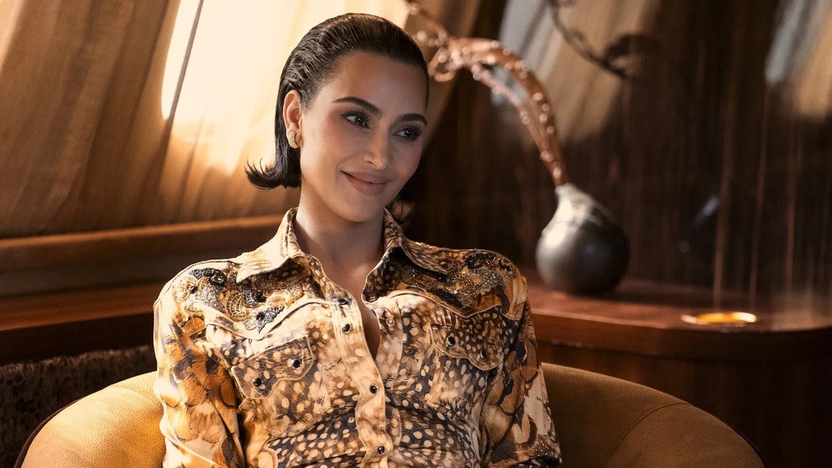 WrapStyle: Plus, actress "All's Fair" actress Judith Light,&nbsp;"Hacks"&nbsp;costume designer Kathleen Felix-Hager and more talk power dressing onscreen
The post Chanel’s Subway Runway, Ralph Lauren’s LA Holiday Experience and Kim Kardashian’s Merry Skims ‘Kimsmas’ ap…