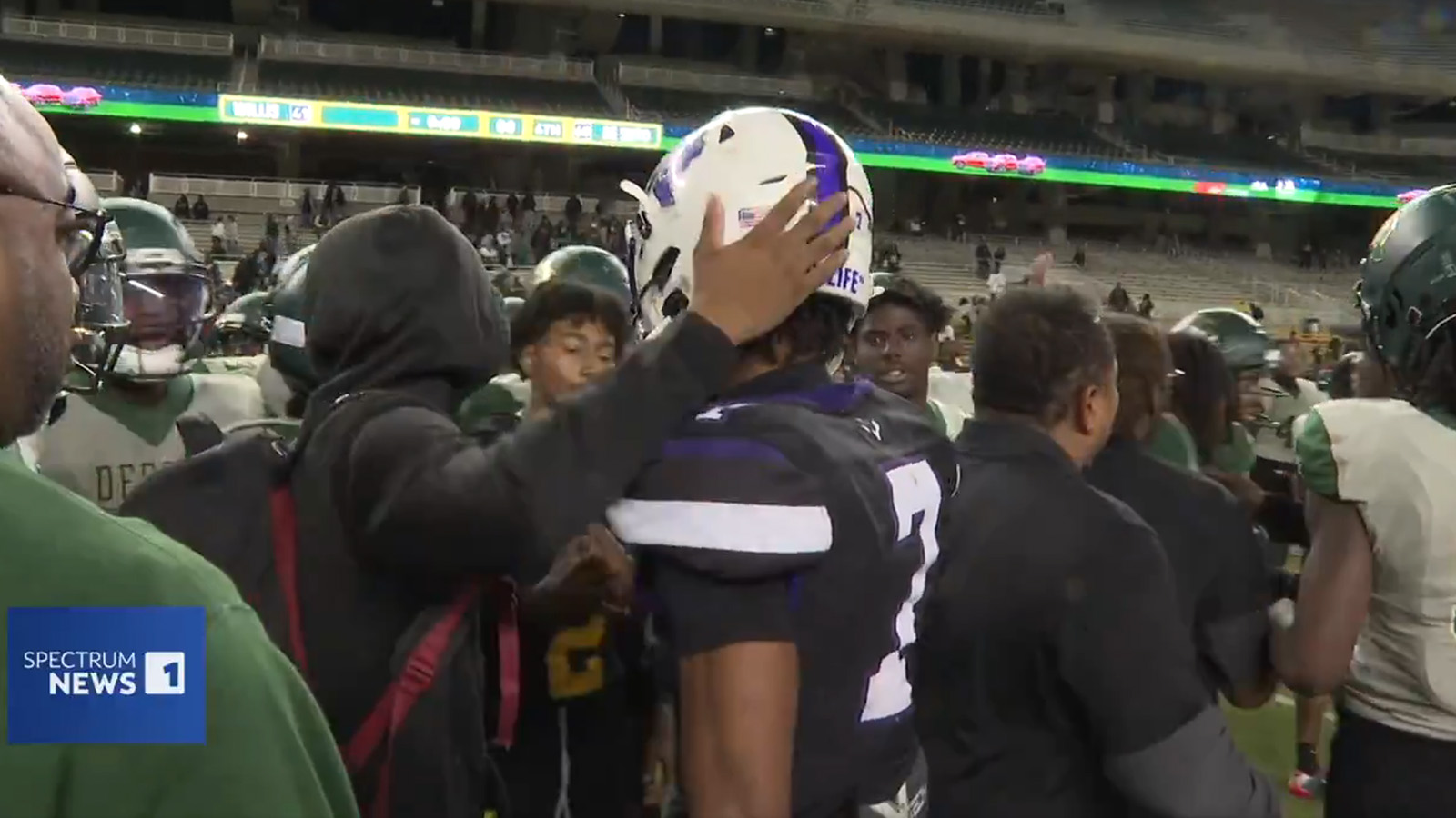 DeSoto defeated Willis during the high school football playoffs in Texas on Saturday. They did not shake hands after the game. However, one of the best players on the losing side made sure to show his respect. It was an extremely classy gesture that speaks to…