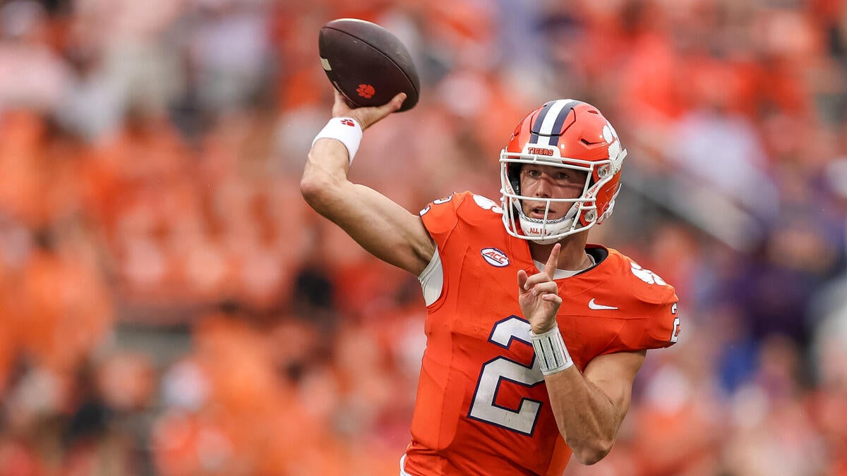 The SportsLine Projection Model has revealed its South Carolina Gamecocks vs. Clemson Tigers picks for the 2025 Palmetto Bowl