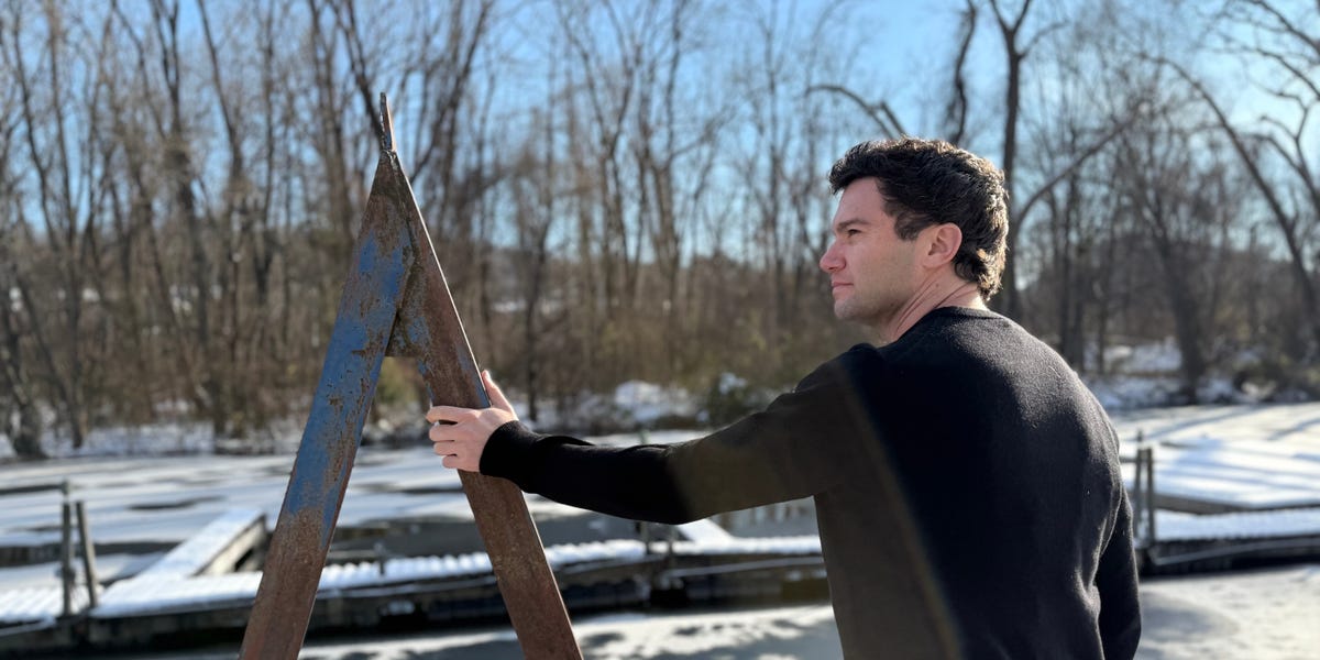 Stacker CEO Noah Greenberg boosts productivity and balance with annual silent retreats—no phone, no clocks, just focus.