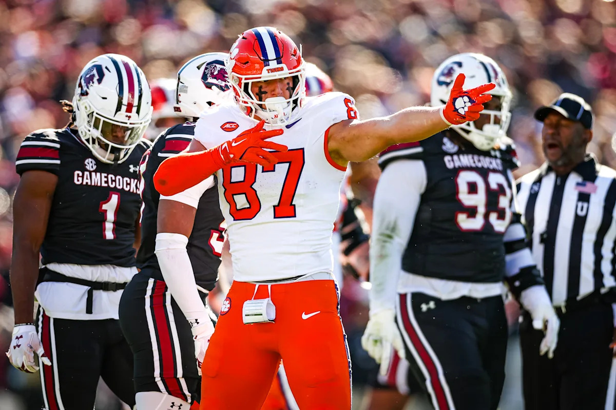 Clemson followed suit from the last couple years and got another Palmetto Bowl win at Williams Bryce stadium. Despite the score, this game was not as close as it would appear. Outside of 2 very poor plays that lead to 2 Gamecock touchdowns, the Tigers’ defens…