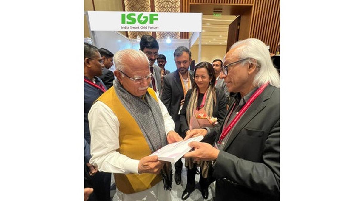 ISGF released and presented the Handbook on AI, ML, VR, AR, and Robotics Solutions and the Roadmap for their Adoption in Electric Utilities to Hon’ble Minister of Power, Housing & Urban Affairs, Shri Manohar Lal ji