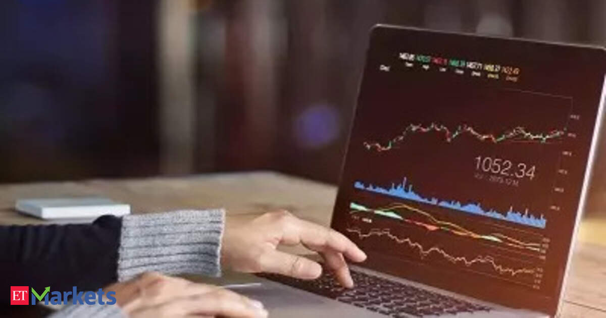 Short sellers in newly listed Meesho were caught off guard as a sharp 100%+ post-listing rally pushed over one crore shares into the exchange auction. With just 6% free float and limited supply, bears failed to deliver stock on settlement—underscoring the gro…