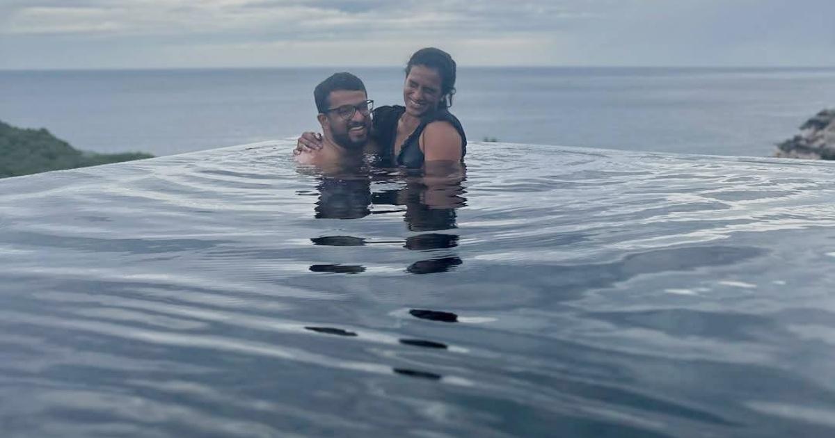 'Just us, some sunshine, and endless giggles'.