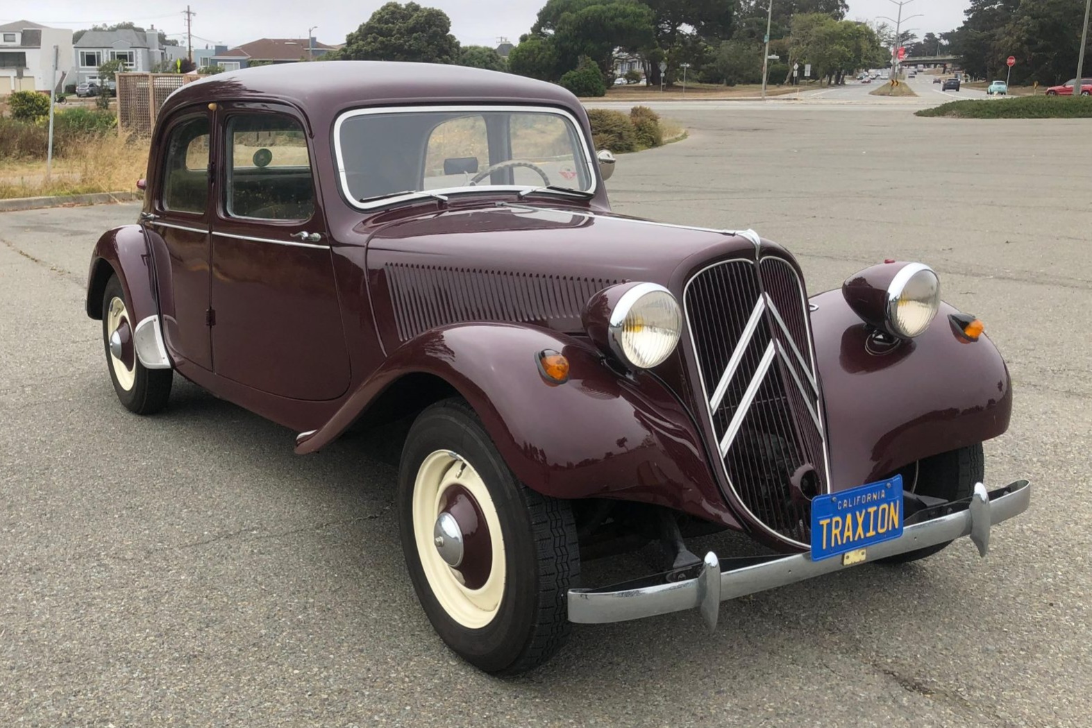 This 1953 Citroën 11BL was purchased by the seller out of Paris, France, approximately 25 years ago and was later relocated to the US. Finished in maroon, the car features unibody construction and is powered by a 1.9-liter 11D inline-four mated to a three-spe…