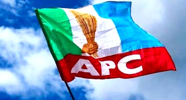 The Oyo State All Progressives Congress (APC) unanimously backs President Bola Tinubu for the 2027 presidency, aiming to foster unity and secure victory.

Read More: https://punchng.com/oyo-apc-backs-tinubu-for-2027-presidency/