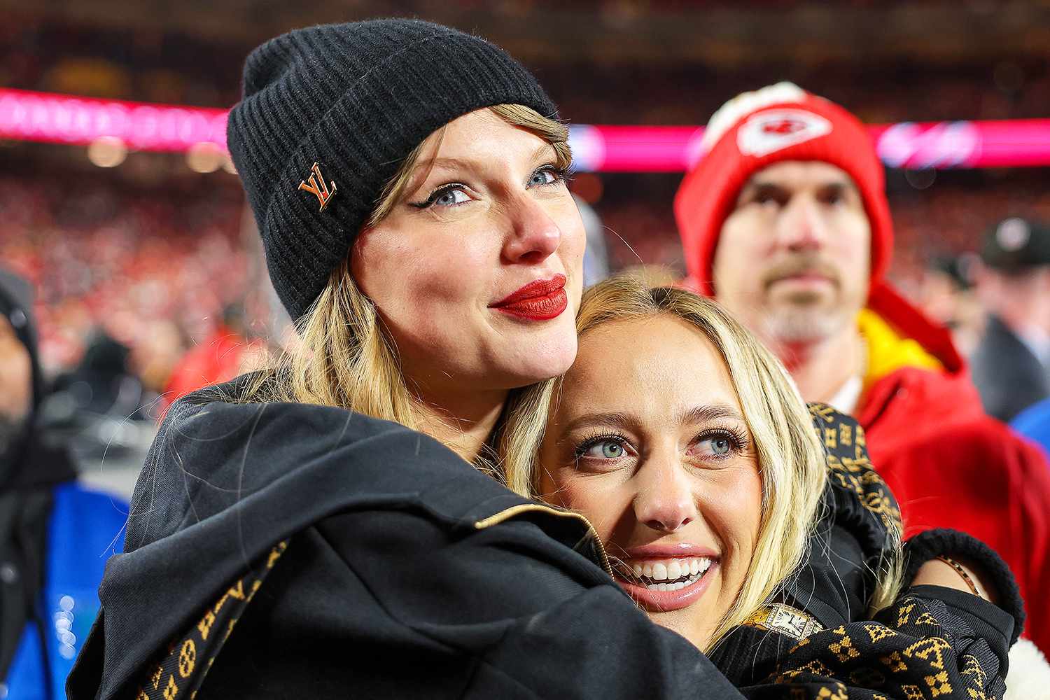 An update to this postRolling Stone wrote an article claiming that the recent negative press for Taylor Swift drawing comparisons between her merch and nazi symbols, as well as racist lyrics in her song Opalite, were the work of malicious bots for some unknow…