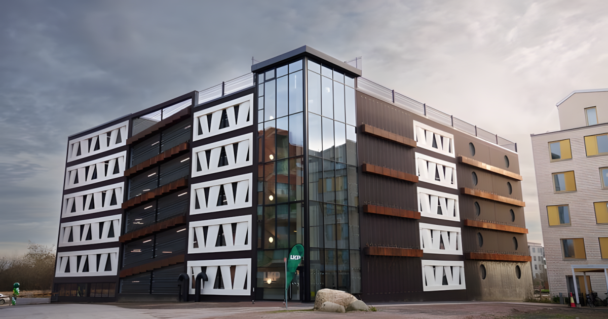 Wind turbines are essential to the global shift away from fossil fuels, but what happens when their blades reach the end of their service lifespan? Often, they end up in landfills, which obviously isn't ideal. With that problem in mind, an architect has come …