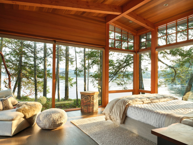 Nestled among the trees with water views on three sides, this modern cabin in Washington’s San Juan Islands has views that were planned with great care. Architect Mike Butrim and his clients, two Seattle retirees, were also thoughtful about how the property w…