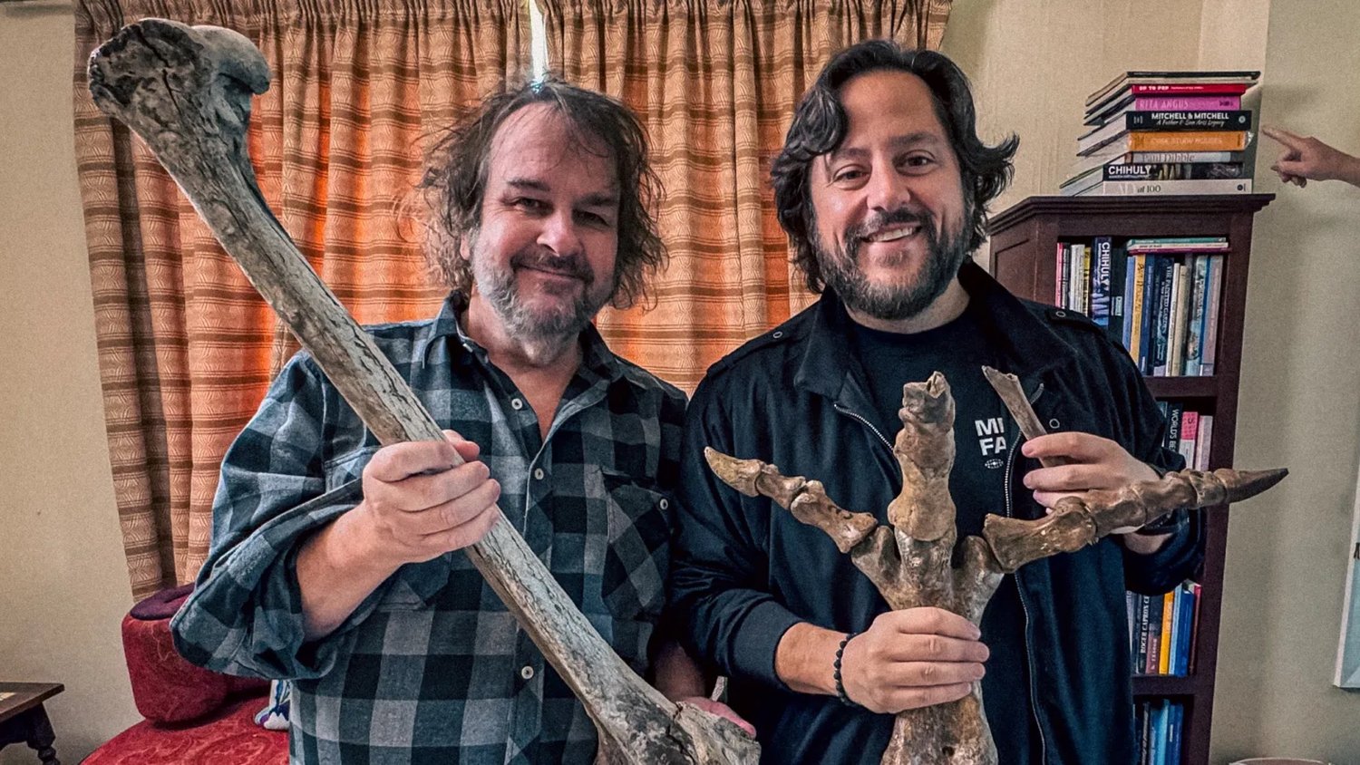 Sir Peter Jackson is best known for bringing Middle-earth to life on the big screen, but now he’s helping bring back from the giant moa from extinction.In a groundbreaking partnership, the Lord of the Rings filmmaker has teamed up with Colossal Biosciences an…