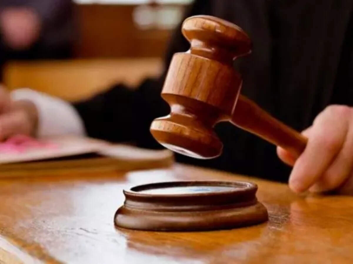 Byju's founders plan a $2.5 billion defamation suit against Glas Trust and others. The move follows contempt findings in the US court.