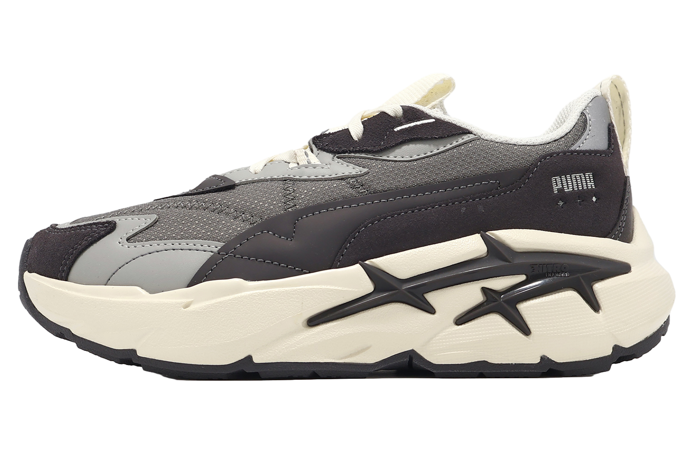 The Puma Spina Nitro Tonal WMNS in Dark Coal and Flat Medium Gray is a stylish and modern women’s sneaker that seamlessly blends innovation with everyday wearability. Featuring Puma’s advanced Nitro cushioning technology in the midsole, the shoe delivers resp…