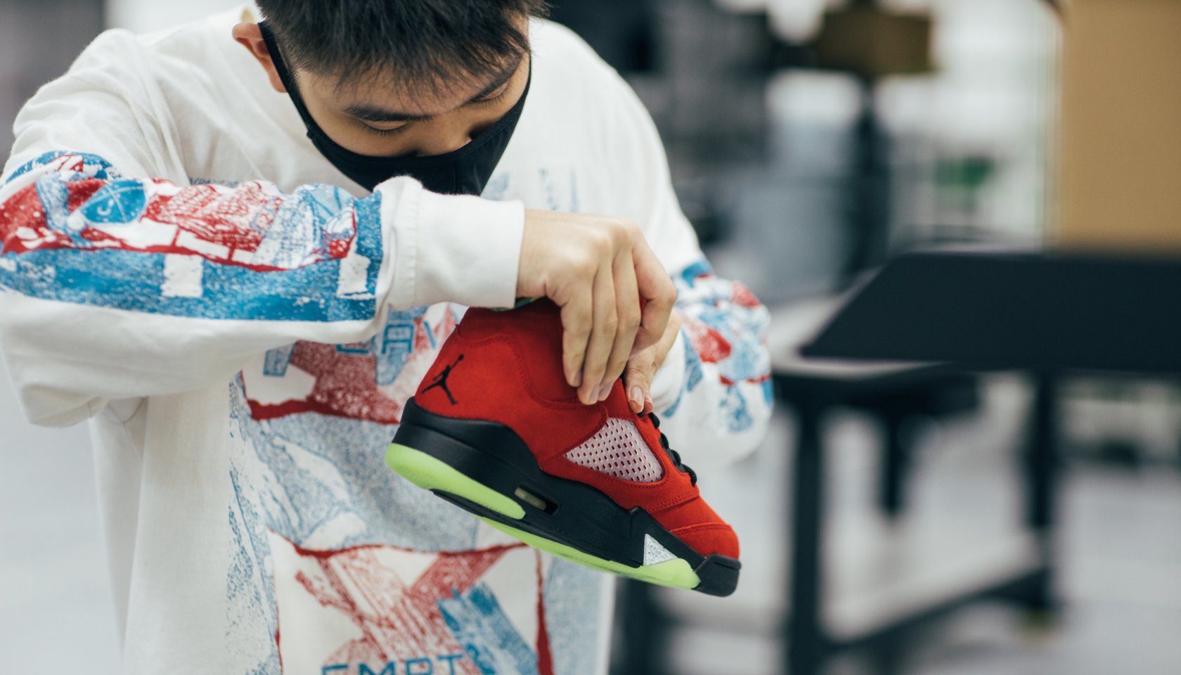 Two of the biggest names in the sneaker world have put their legal differences behind them. Nike and StockX have settled their trademark lawsuit. As per Complex Nike and StockX have come to an agreement over the apparel giant’s claims that the resale platform…