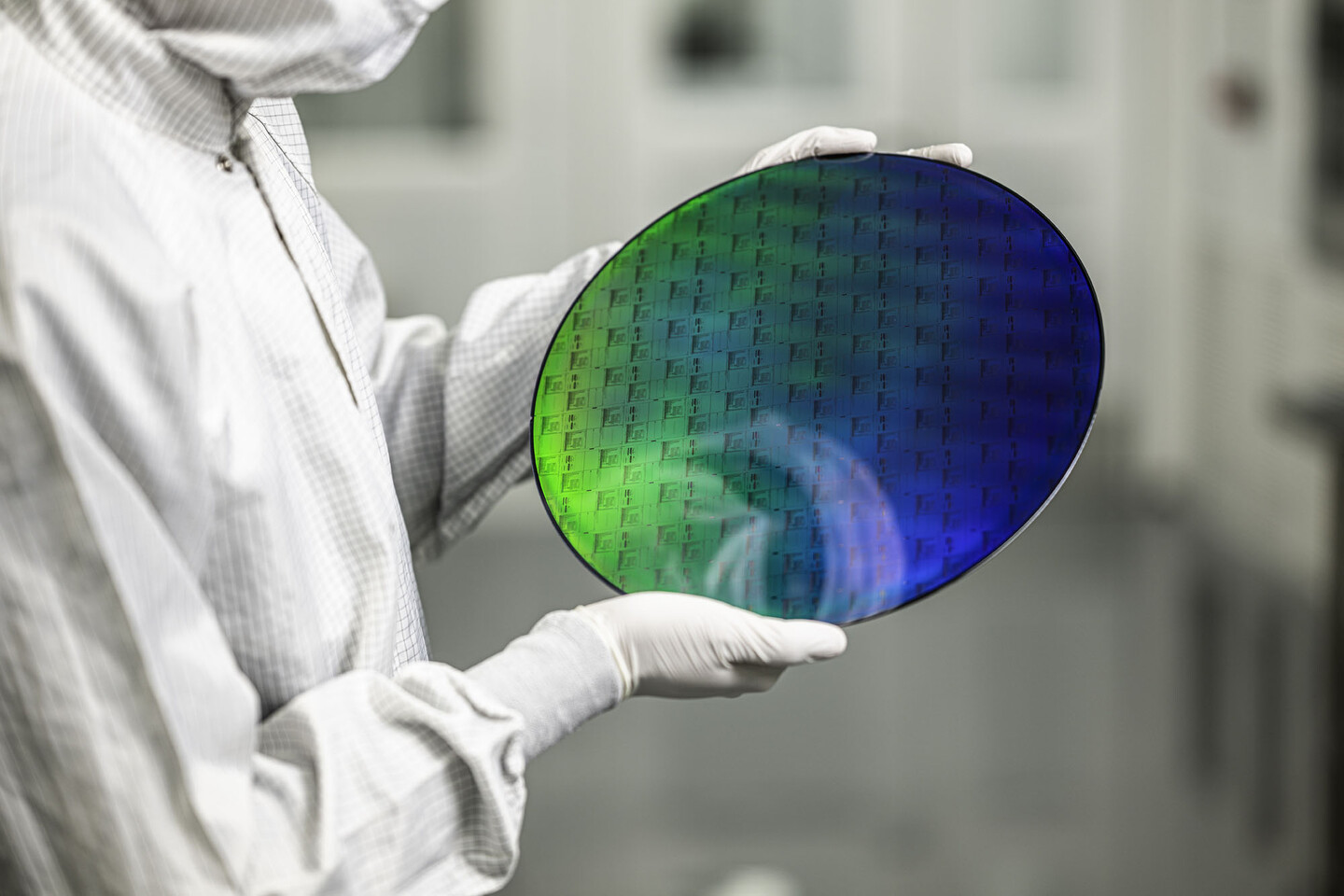 PsiQuantum today announced it has raised $1 billion in funding for its Series E round to build the world's first commercially useful, fault-tolerant quantum computers. This funding will equip the company to break ground on utility-scale quantum computing site…